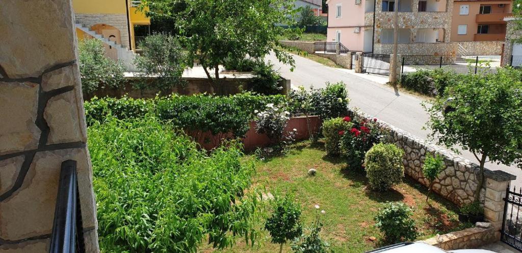 Apartments Roses Dobrinj Zewnętrze zdjęcie