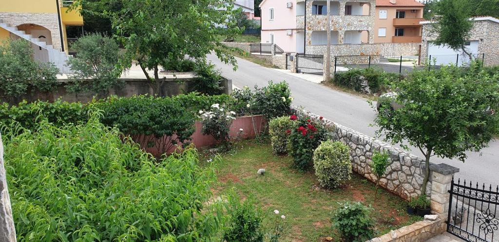 Apartments Roses Dobrinj Zewnętrze zdjęcie